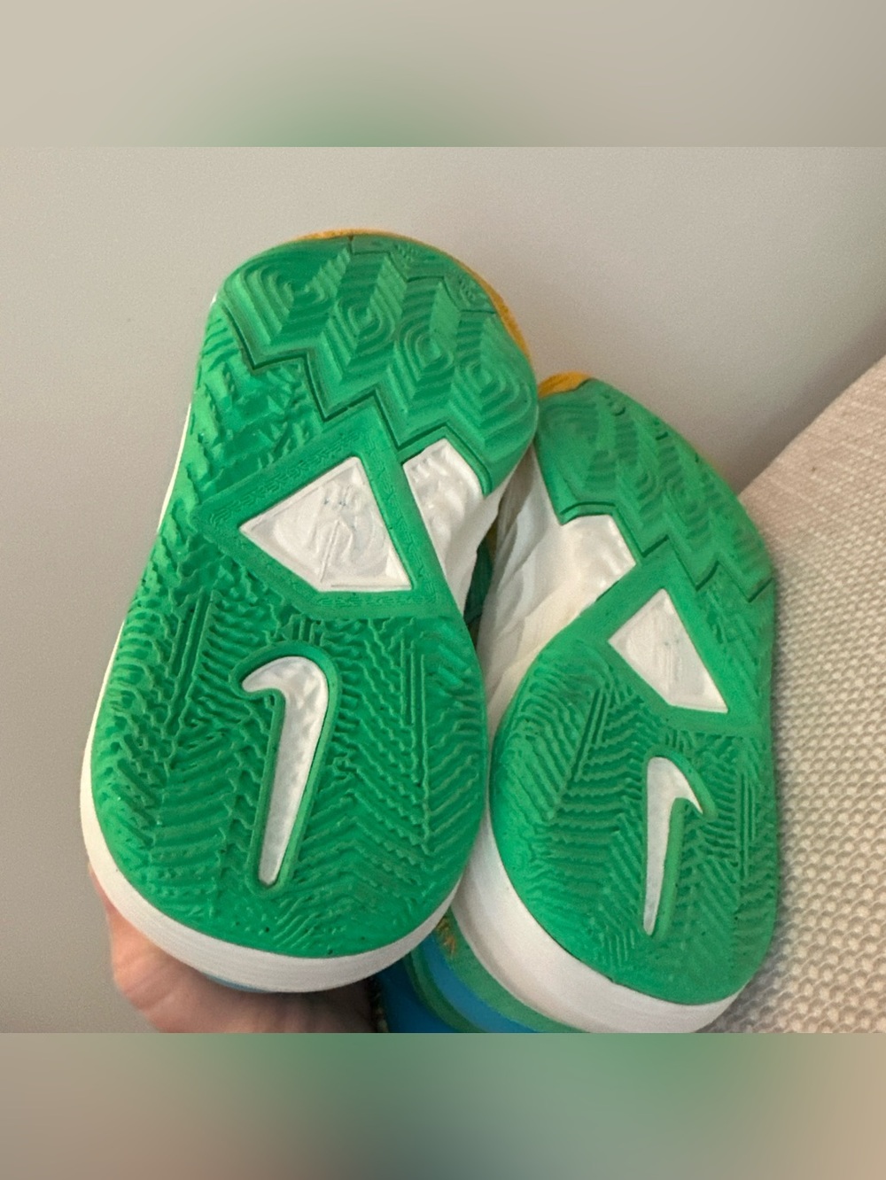 Nike Kyrie 8 Go SE (PS) Baltic Blue Multi-Color Kids Size 6.5Y DV3018-400 *NEW* - Picture 4 of 6